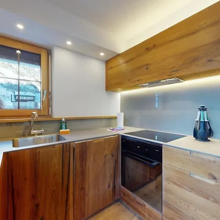 Modern And Spacious With Balcony Facing South, Marietta #2