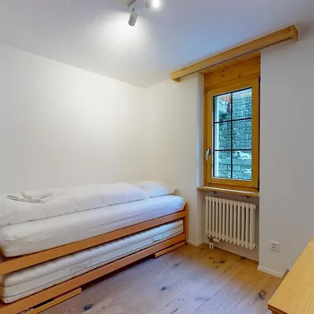 Modern And Spacious With Balcony Facing South, Marietta #2 公寓 洛伊克巴德